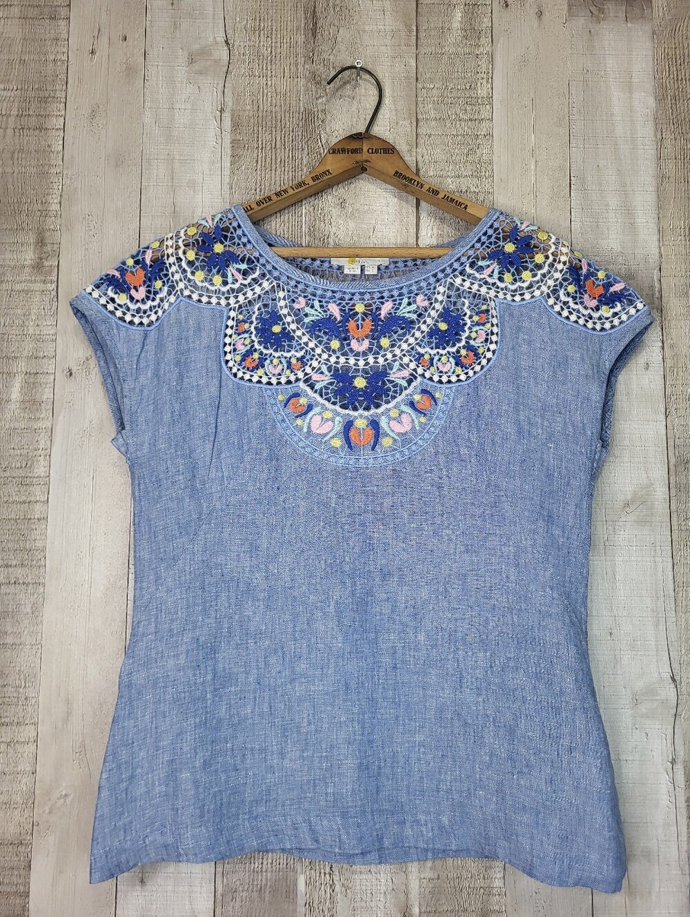 Boden Linen Embroidered Chambray Women’s Top. Size Meduim.